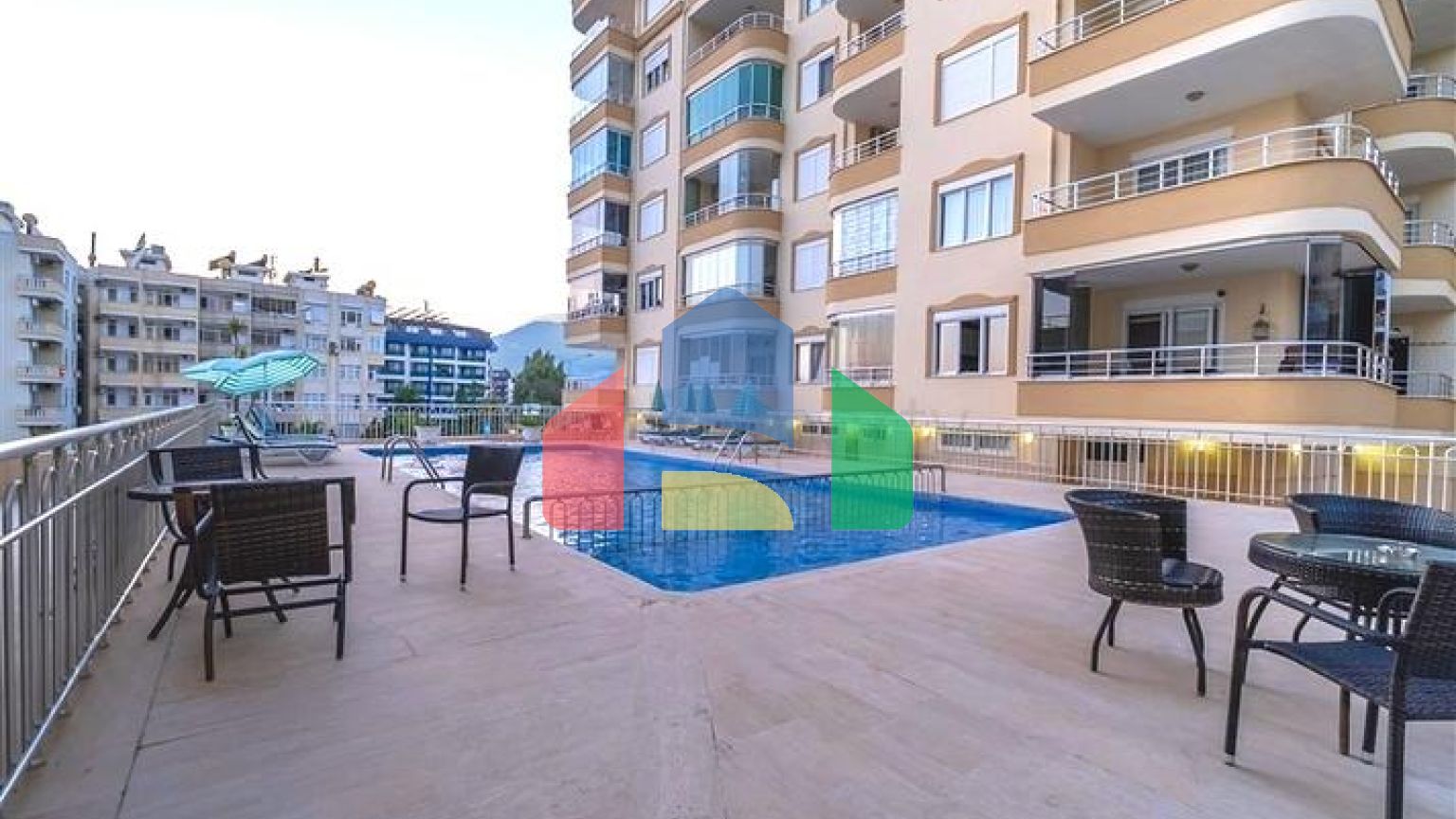 Большая квартира на первой линии