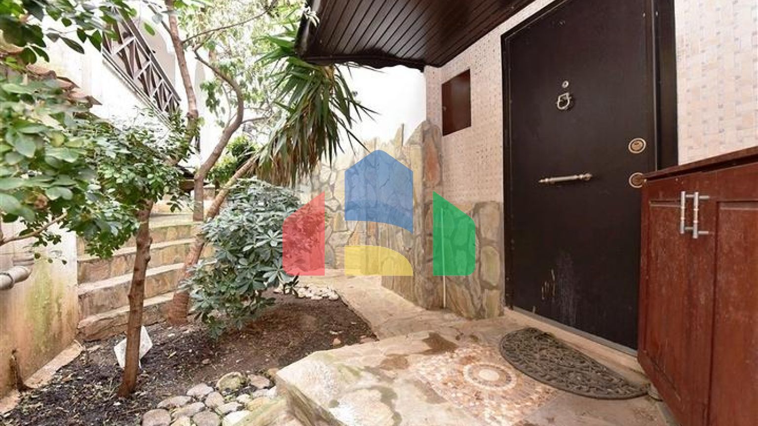 Вилла городского типа в 250 метрах от моря