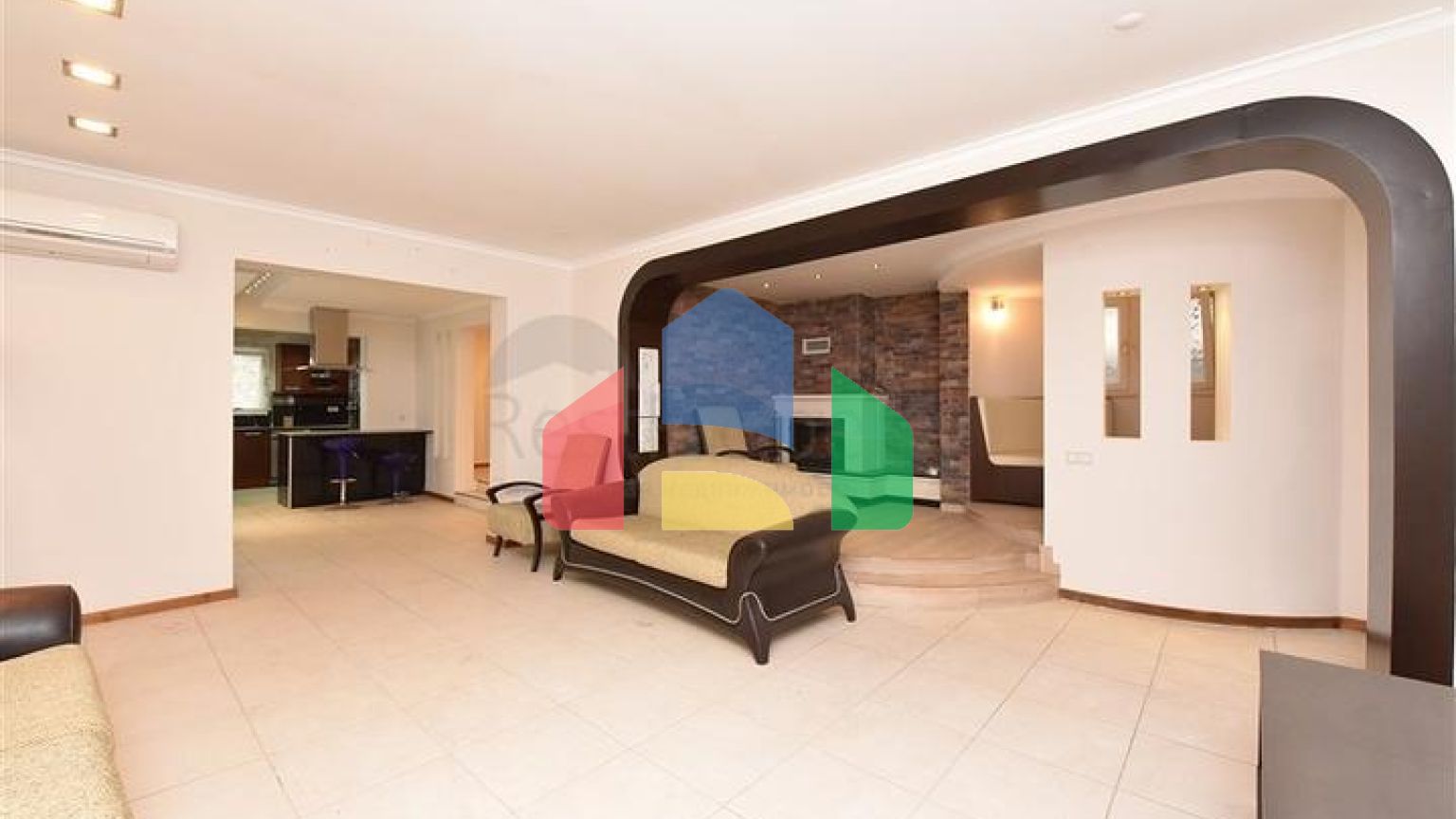 Вилла городского типа в 250 метрах от моря