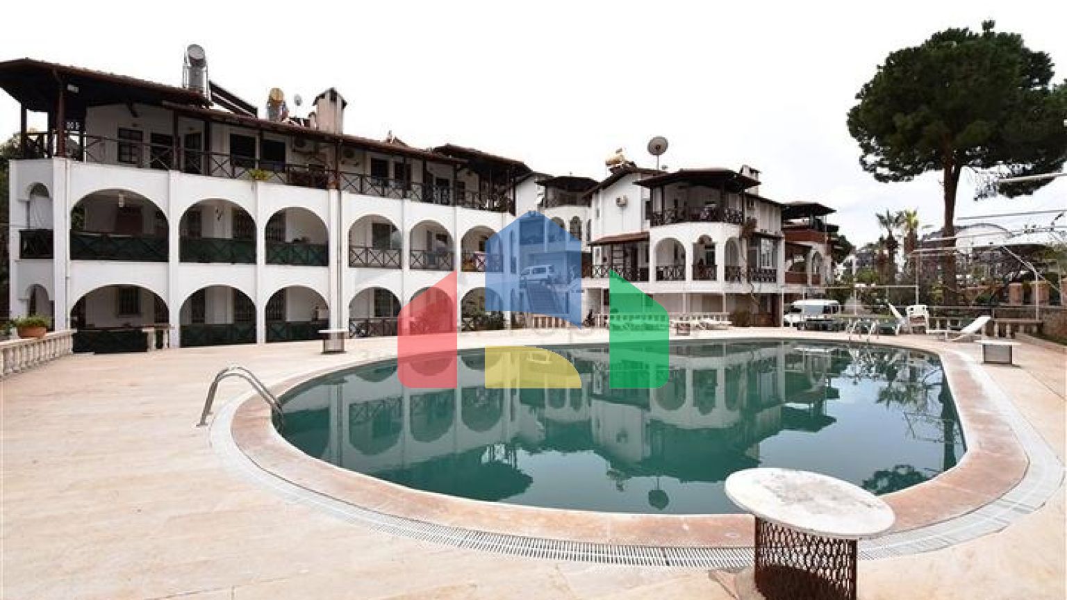 Вилла городского типа в 250 метрах от моря