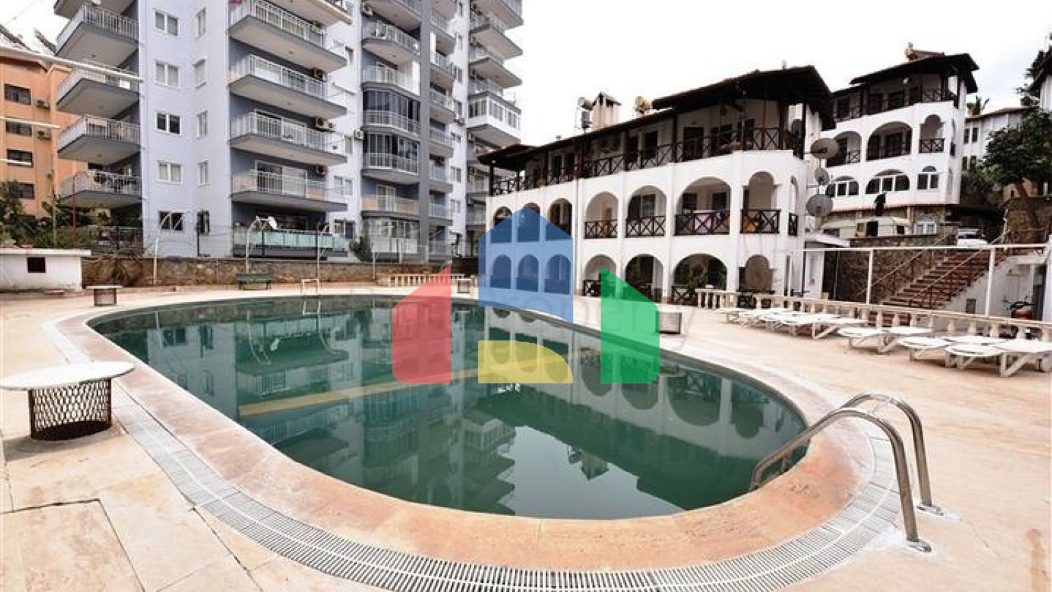 Вилла городского типа в 250 метрах от моря