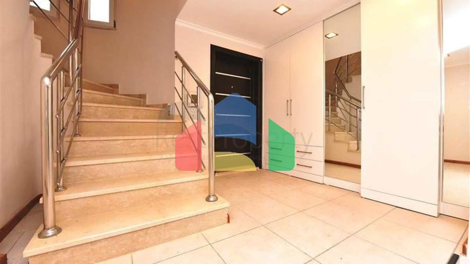 Вилла городского типа в 250 метрах от моря