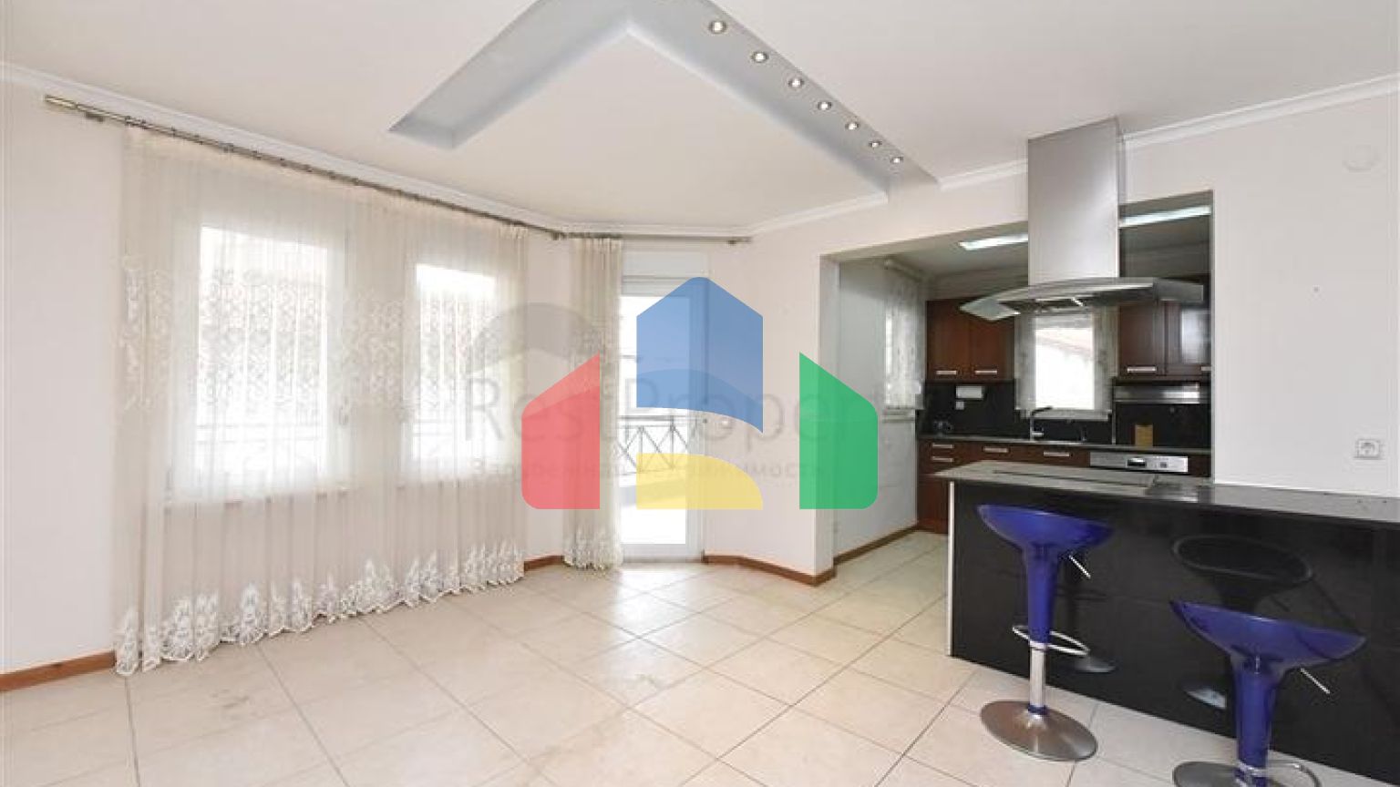 Вилла городского типа в 250 метрах от моря