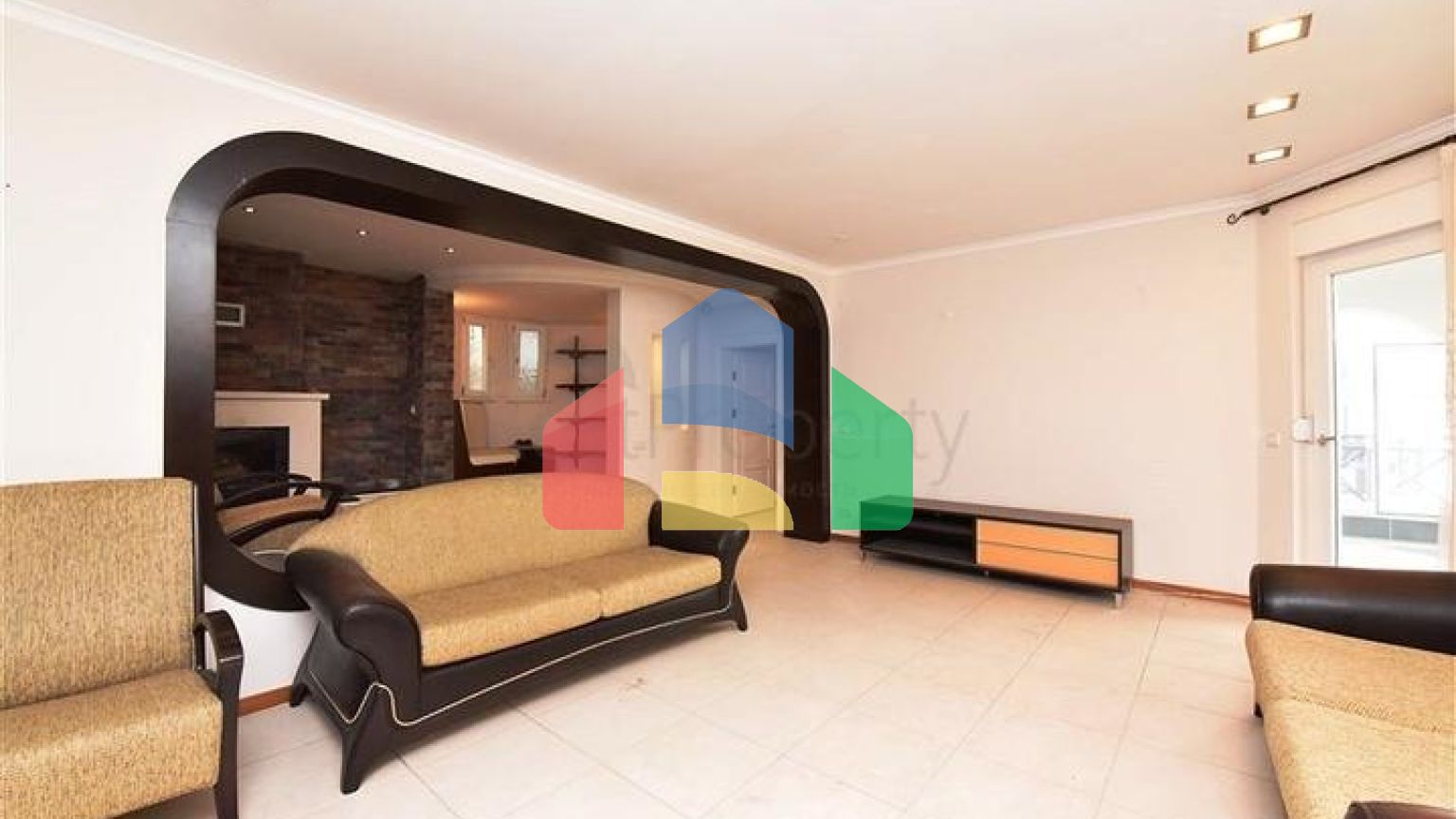 Вилла городского типа в 250 метрах от моря