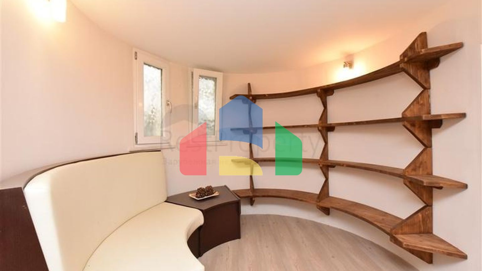 Вилла городского типа в 250 метрах от моря