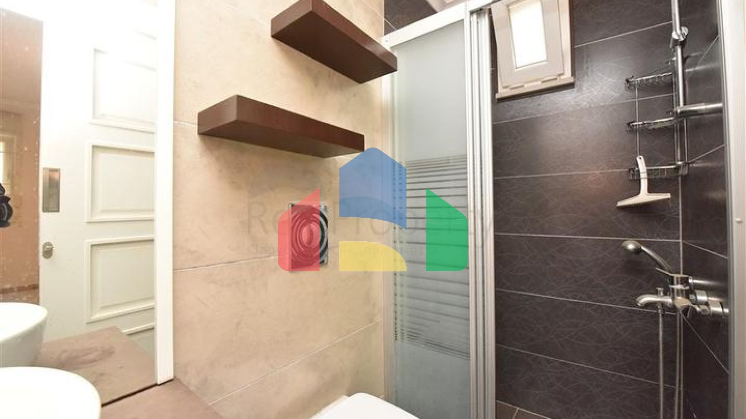 Вилла городского типа в 250 метрах от моря