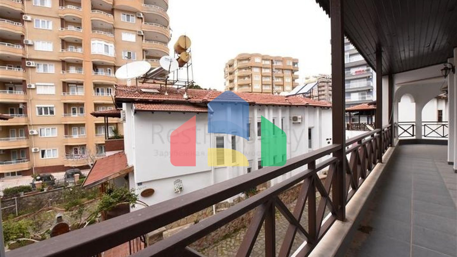 Вилла городского типа в 250 метрах от моря