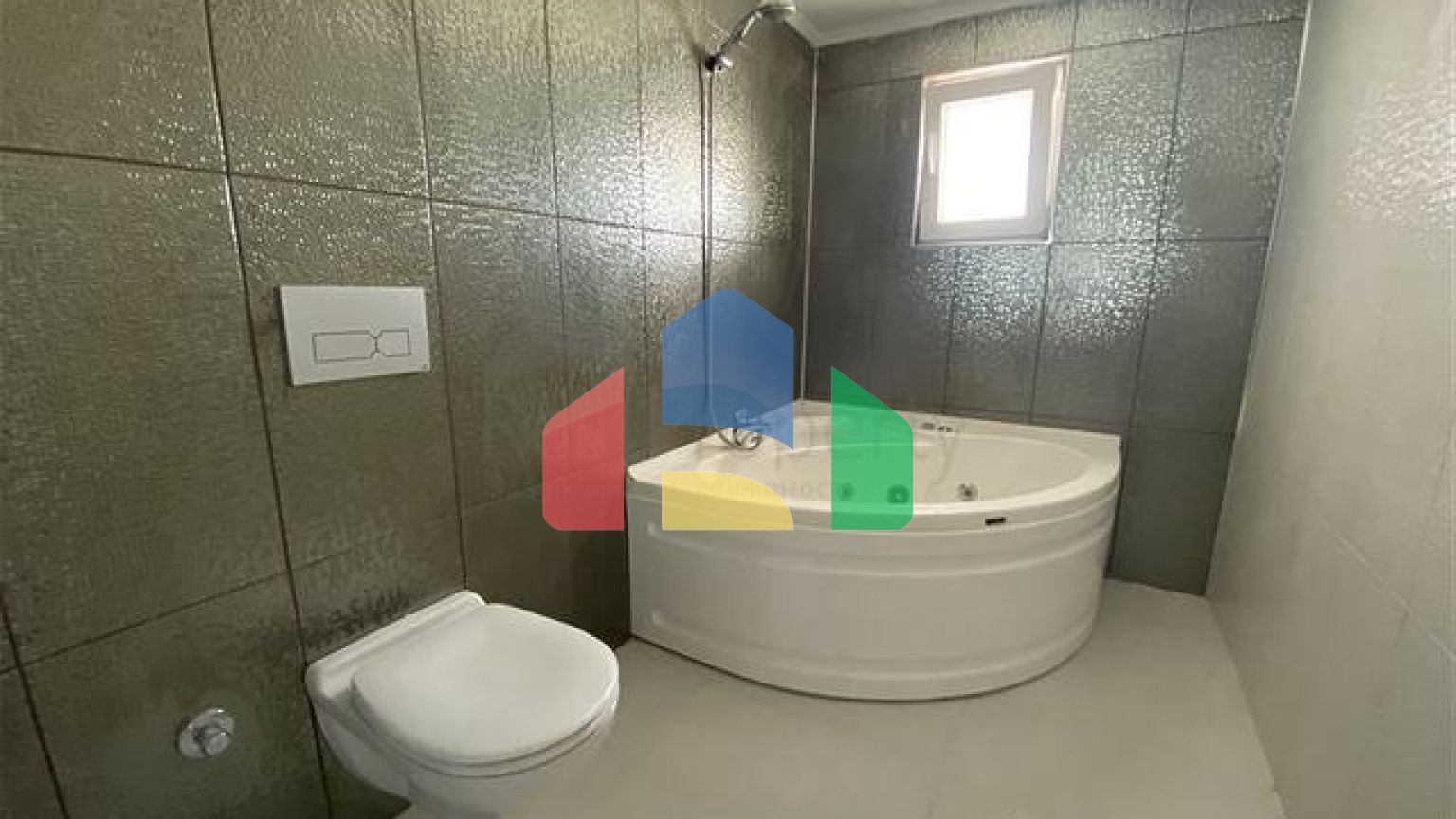 Пентхаус с панорамным видом на море в районе Тосмур