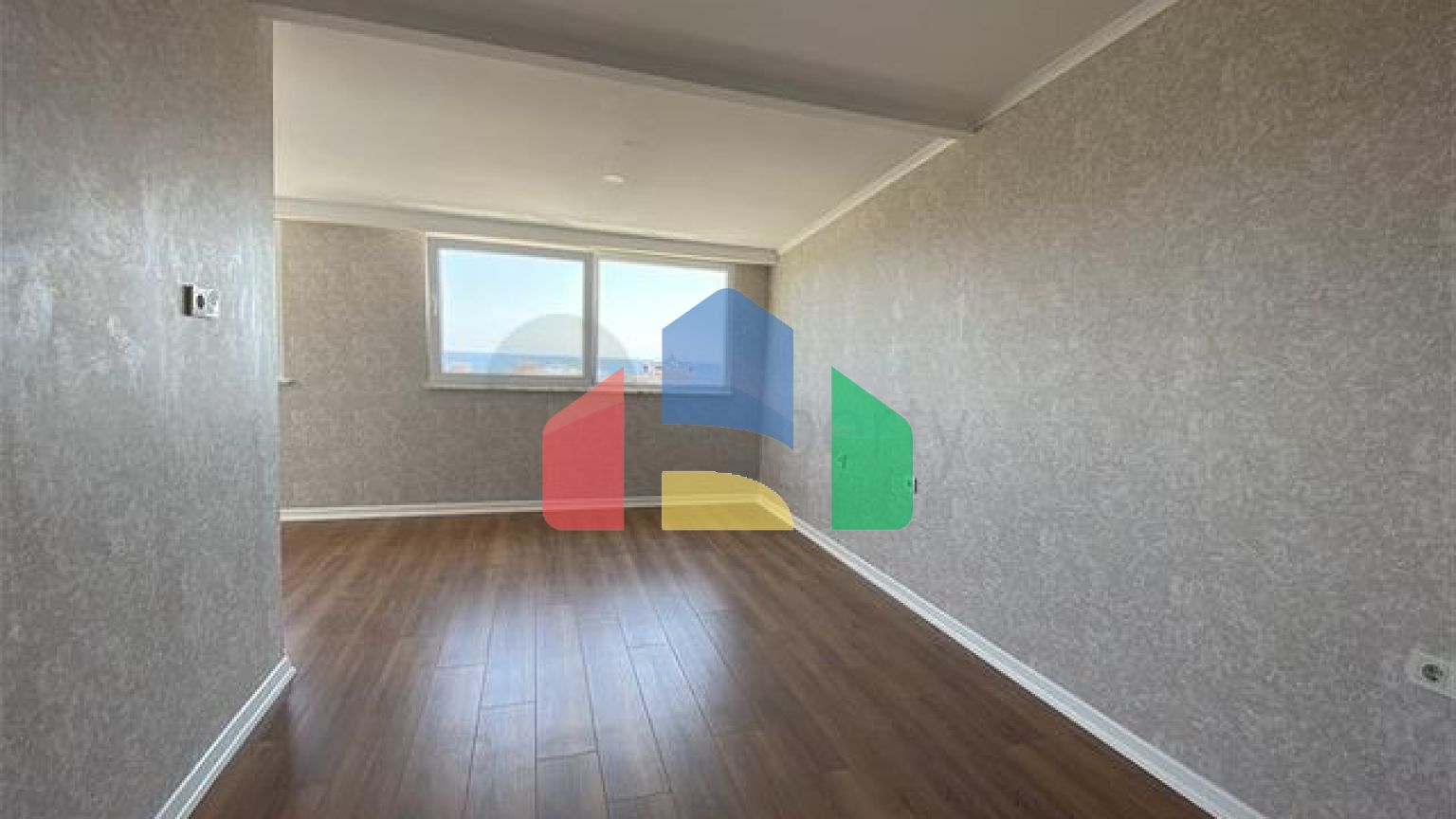 Пентхаус с панорамным видом на море в районе Тосмур