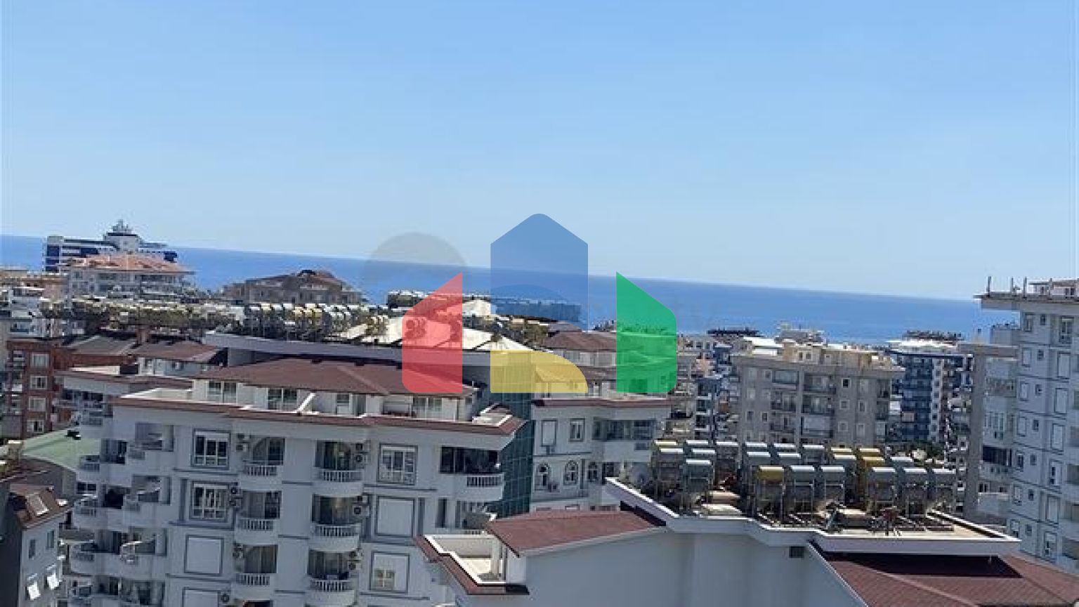 Пентхаус с панорамным видом на море в районе Тосмур