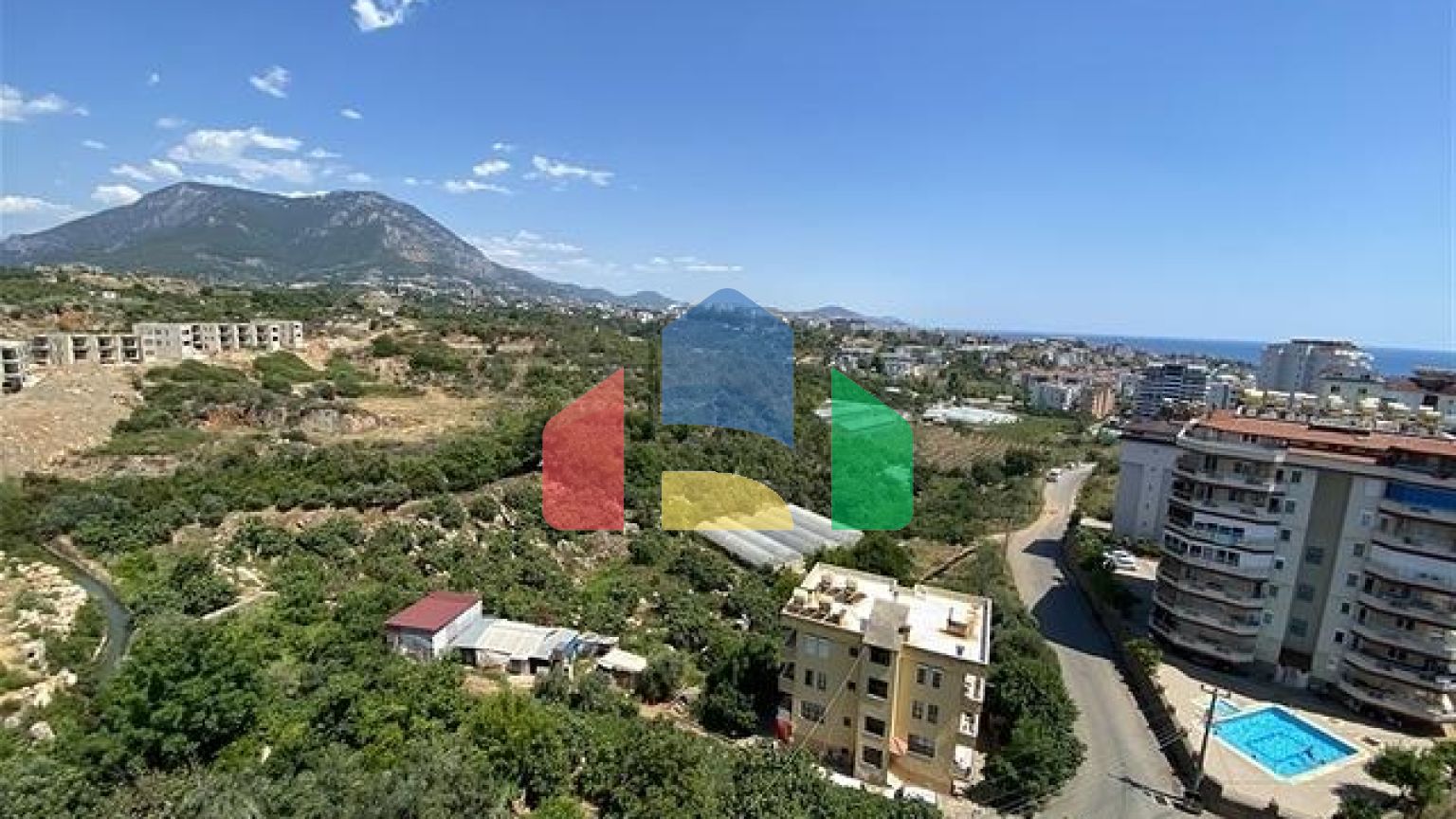 Пентхаус с панорамным видом на море в районе Тосмур