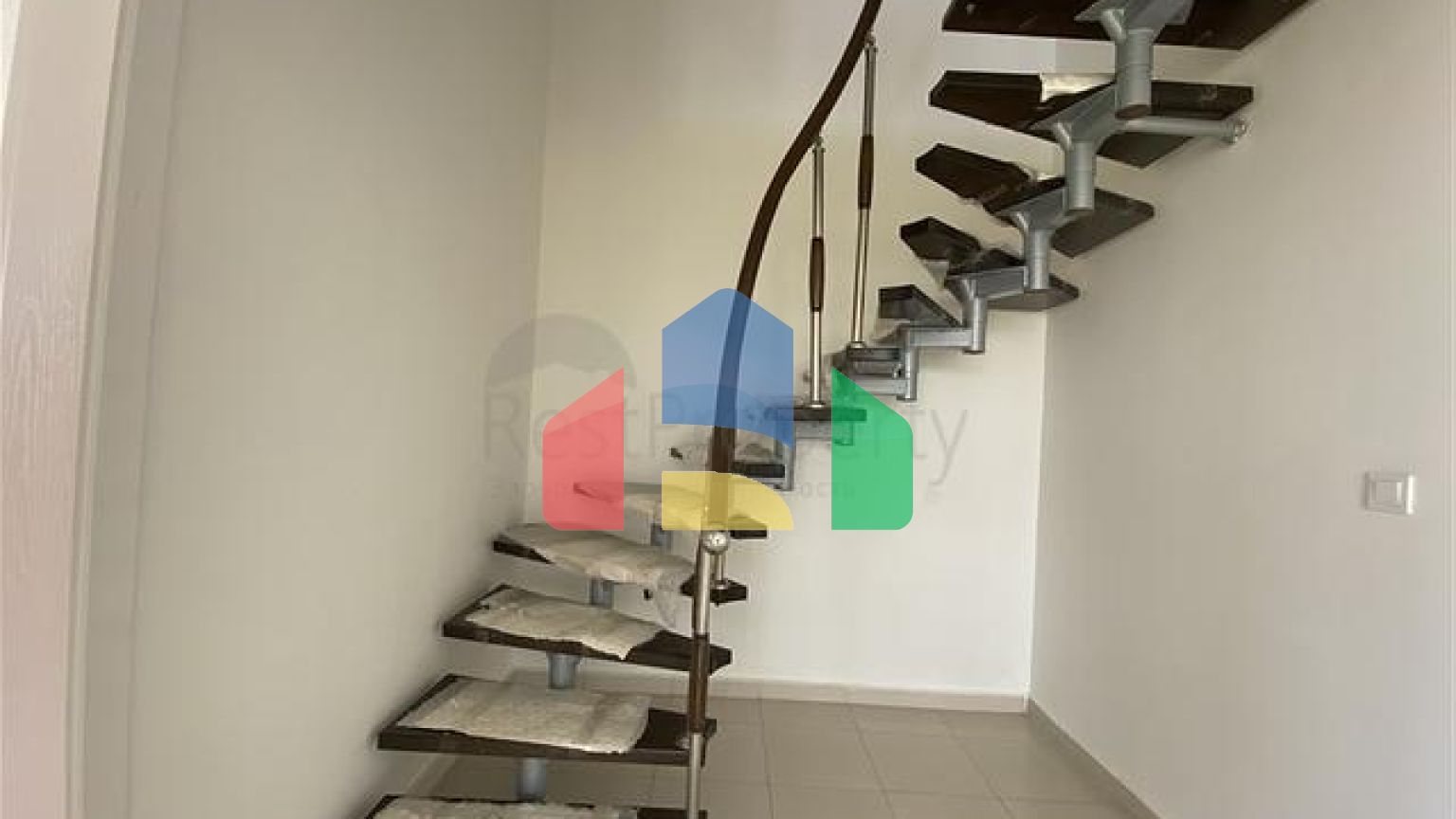 Пентхаус с панорамным видом на море в районе Тосмур