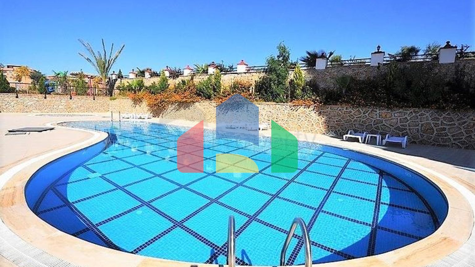 Пентхаус с панорамным видом на море в районе Тосмур