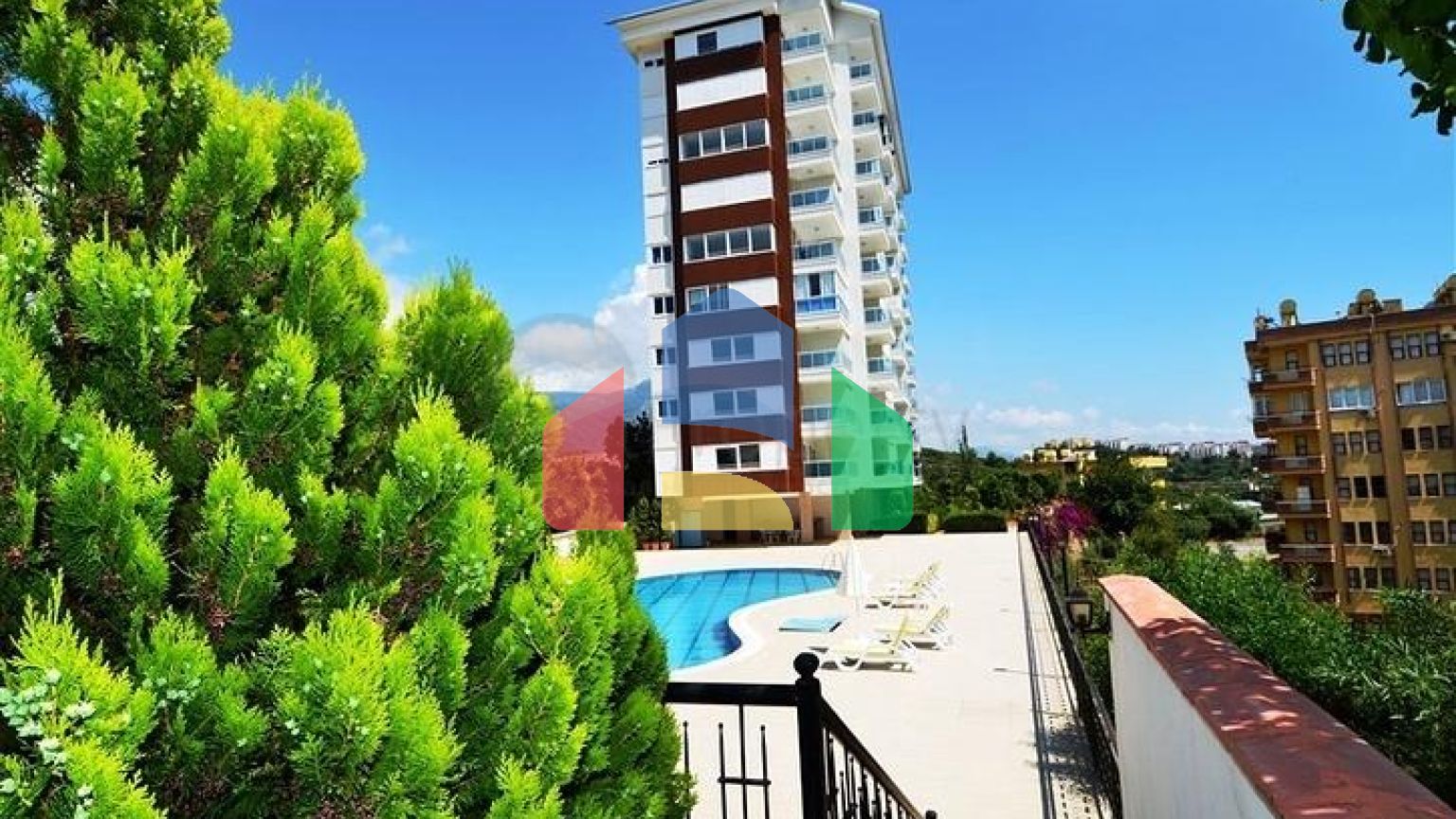 Пентхаус с панорамным видом на море в районе Тосмур