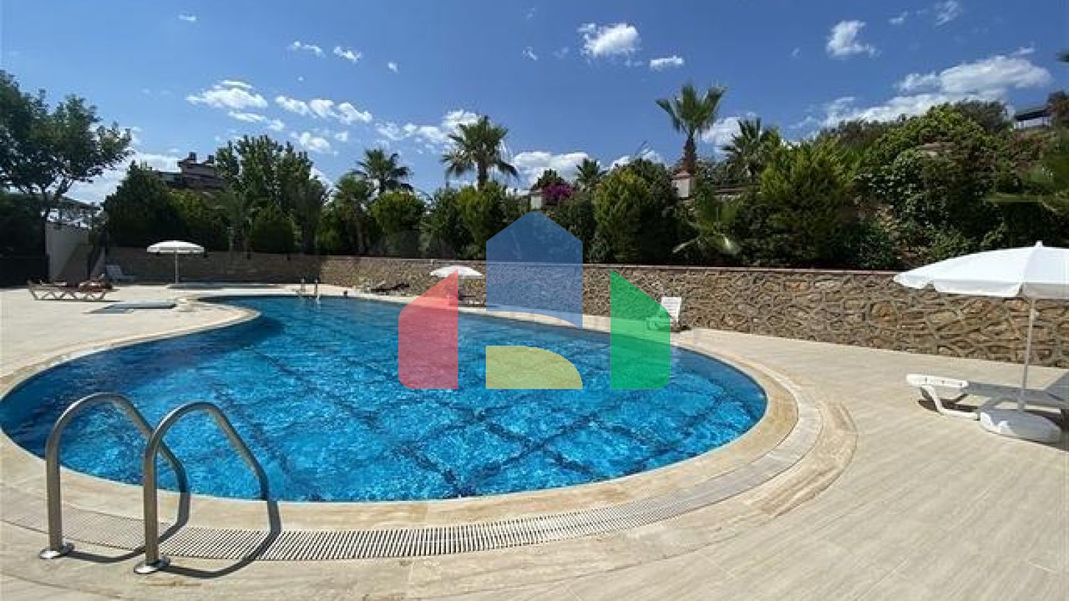 Пентхаус с панорамным видом на море в районе Тосмур