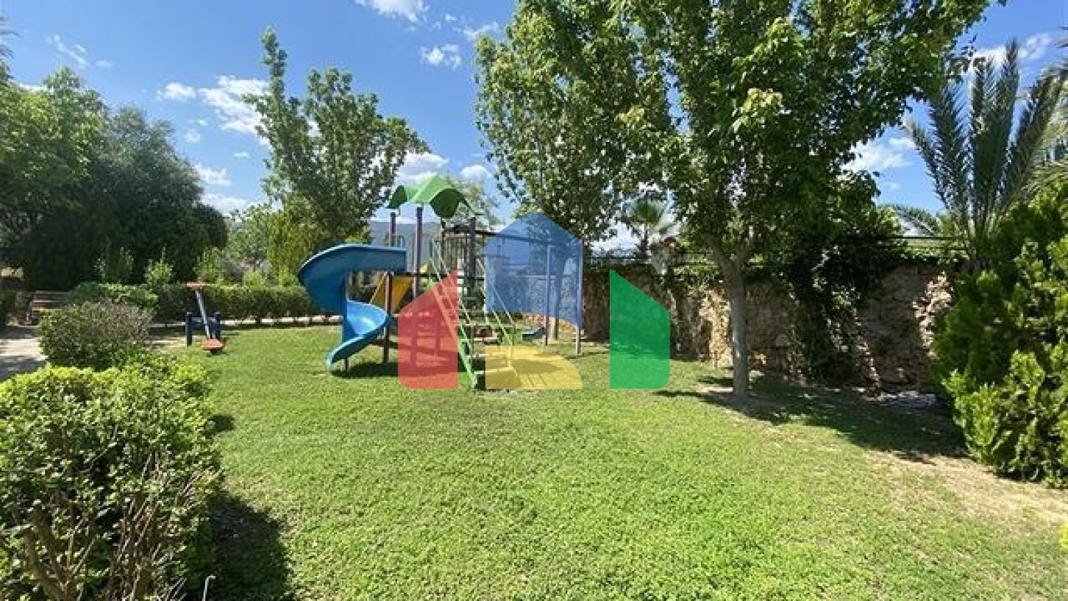 Пентхаус с панорамным видом на море в районе Тосмур