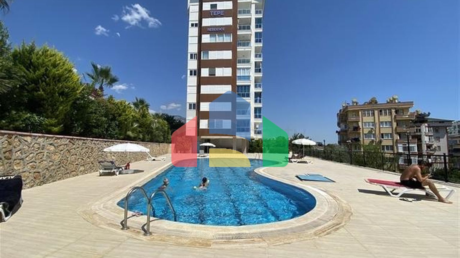 Пентхаус с панорамным видом на море в районе Тосмур