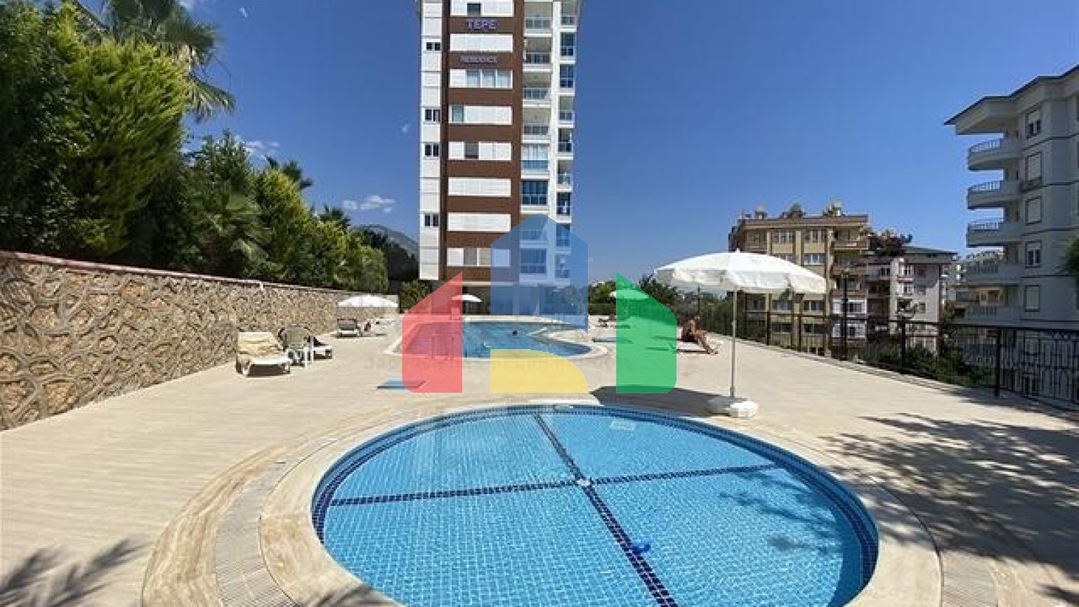 Пентхаус с панорамным видом на море в районе Тосмур