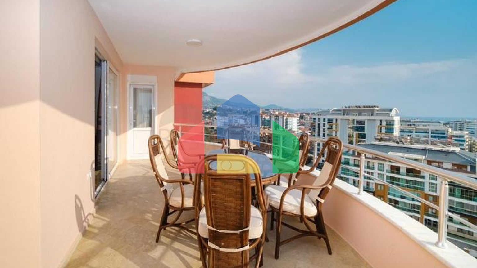 Шикарная квартира с видом на море и крепость в районе Тосмур