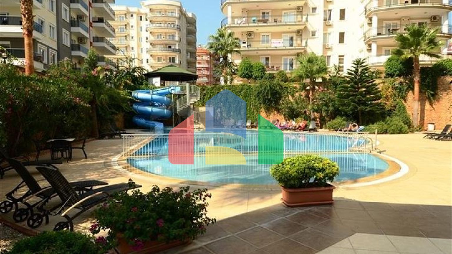 Простора трикімнатна квартира в районі Тосмур