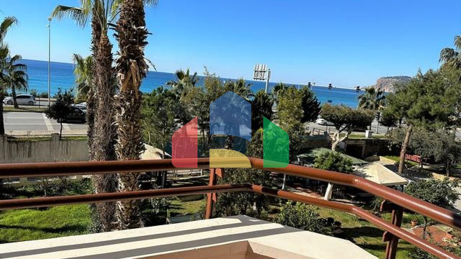 Меблированные апартаменты 2+1 с видом на море в Тосмуре