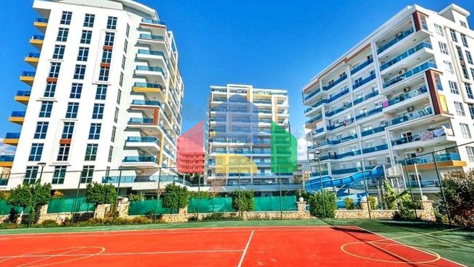 Світла мебльована квартира 2+1 в розвиненому житловому комплексі