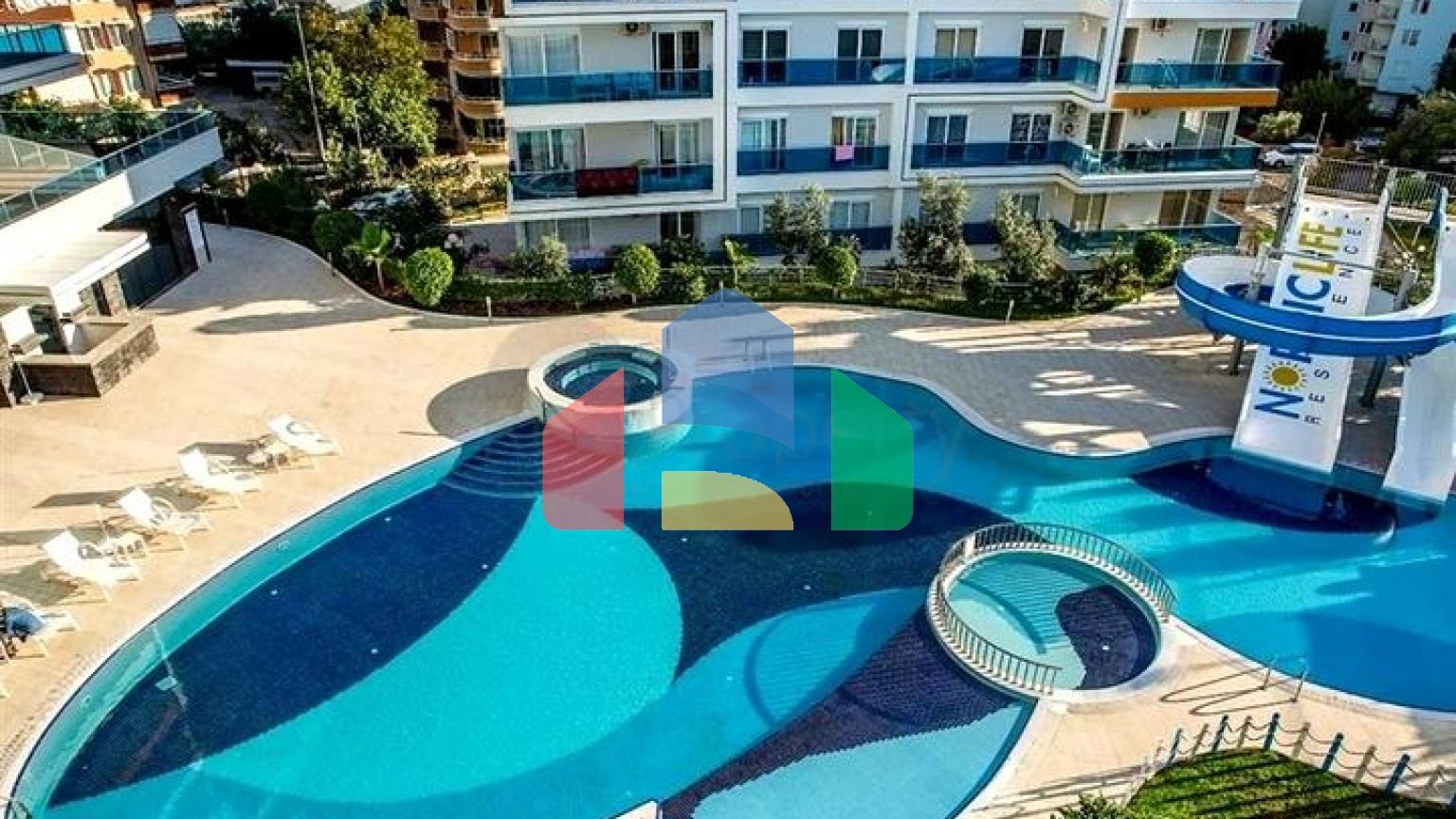 Світла мебльована квартира 2+1 в розвиненому житловому комплексі