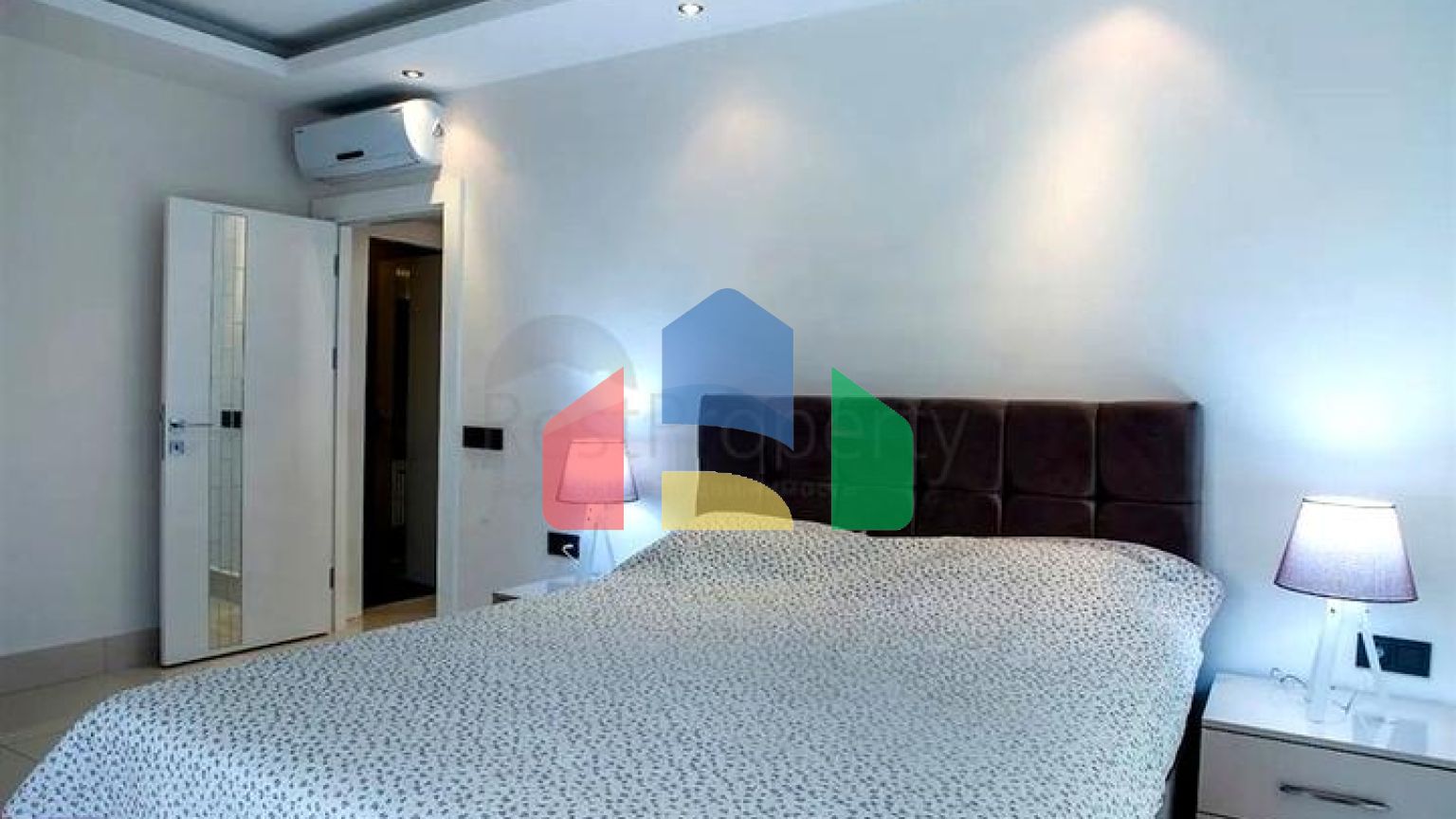 Світла мебльована квартира 2+1 в розвиненому житловому комплексі