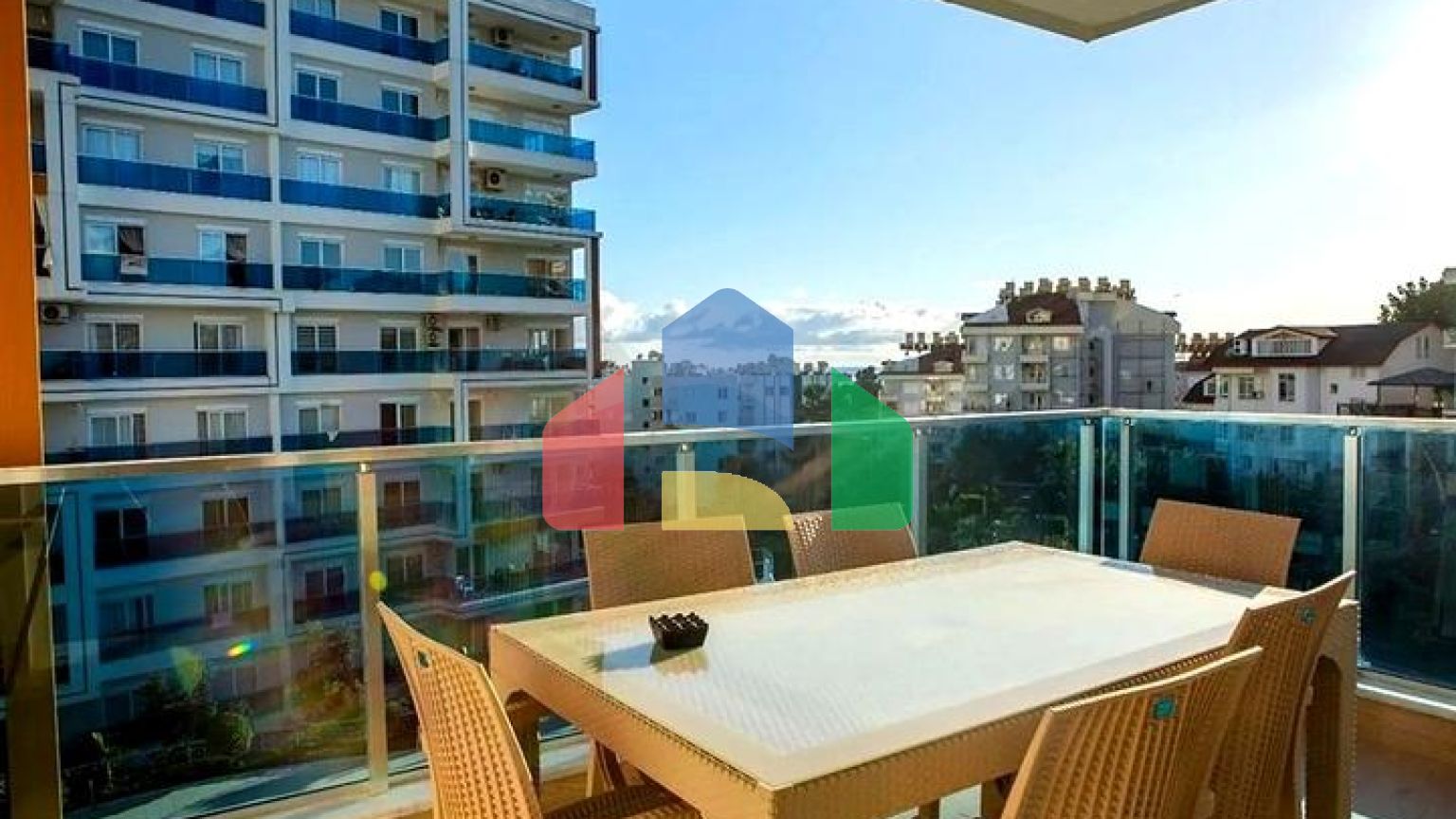 Світла мебльована квартира 2+1 в розвиненому житловому комплексі