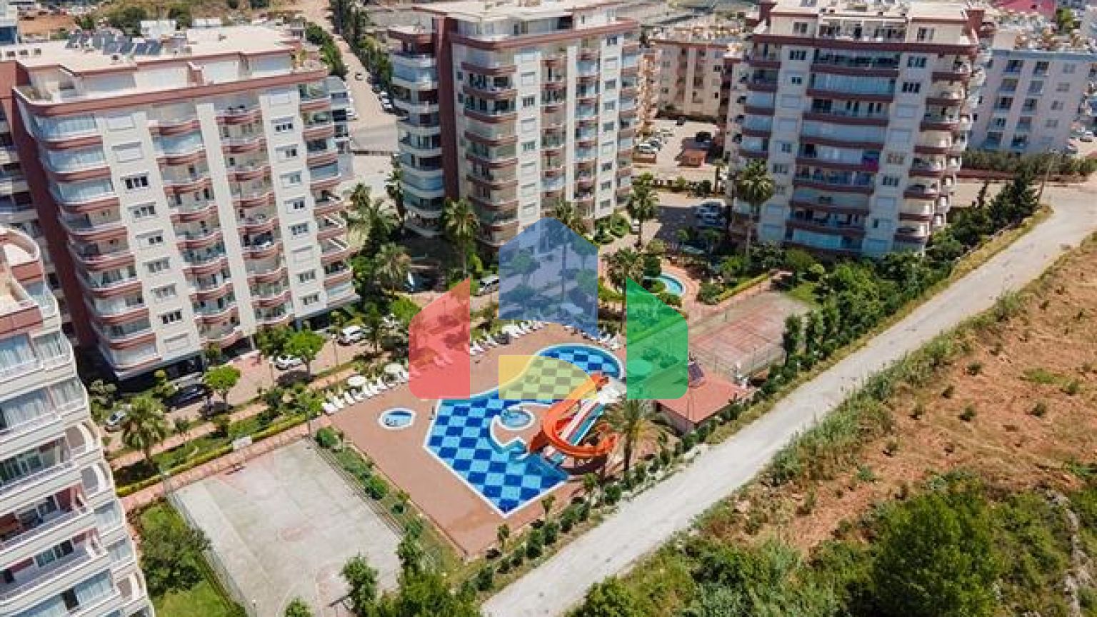 Затишна квартира 3+1 в упорядкованому житловому комплексі району Тосмур