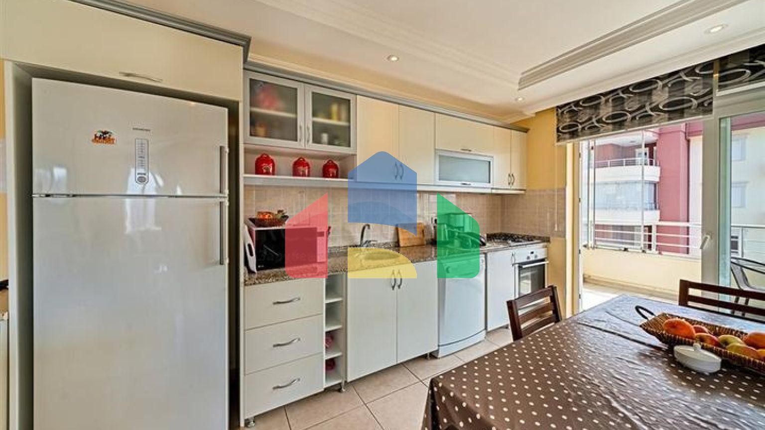 Затишна квартира 3+1 в упорядкованому житловому комплексі району Тосмур