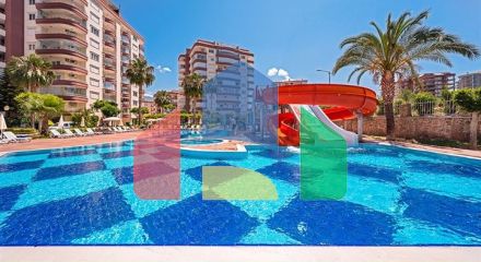 Просторий пентхаус 3 + 2 з терасою в облаштованому житловому комплексі району Тосмур