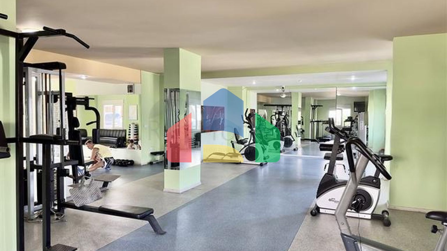 Просторий пентхаус 3 + 2 з терасою в облаштованому житловому комплексі району Тосмур