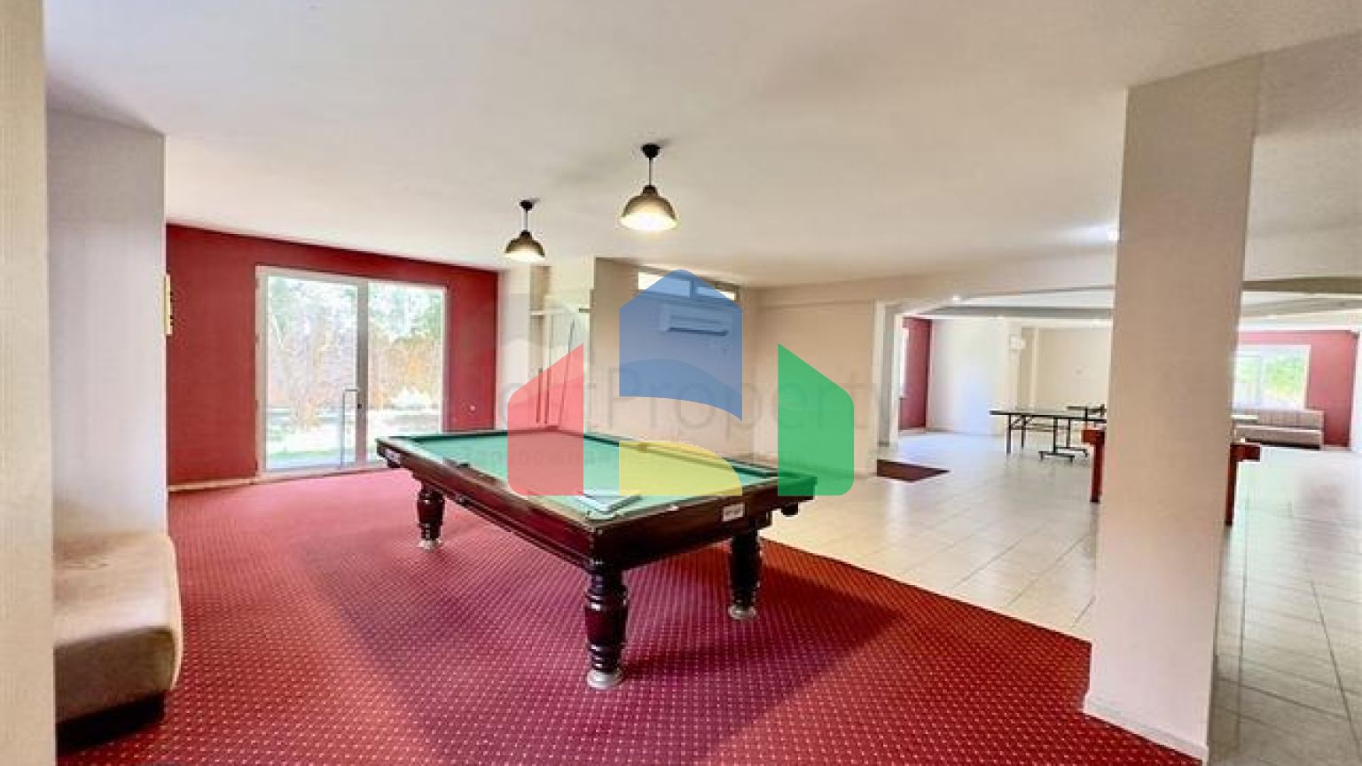 Просторий пентхаус 3 + 2 з терасою в облаштованому житловому комплексі району Тосмур