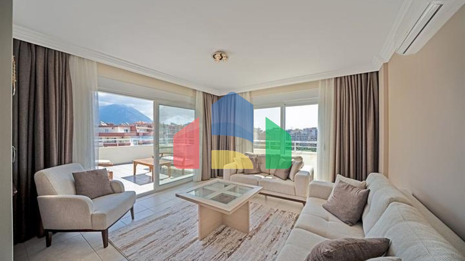 Просторий пентхаус 3 + 2 з терасою в облаштованому житловому комплексі району Тосмур