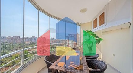 Просторий пентхаус 3 + 2 з терасою в облаштованому житловому комплексі району Тосмур