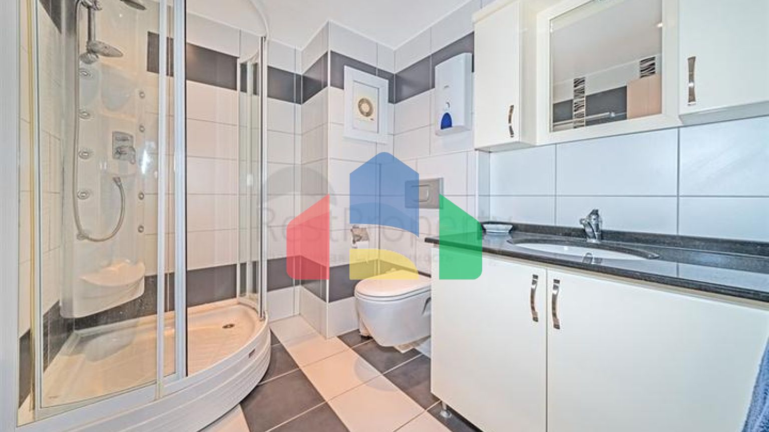 Просторий пентхаус 3 + 2 з терасою в облаштованому житловому комплексі району Тосмур