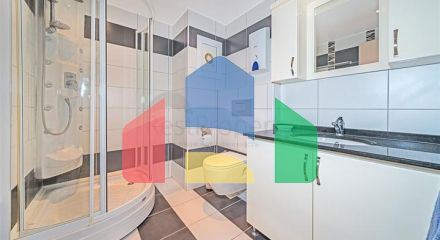 Просторий пентхаус 3 + 2 з терасою в облаштованому житловому комплексі району Тосмур