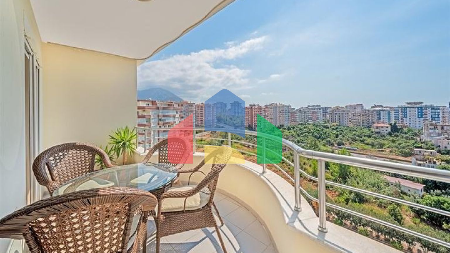 Просторий пентхаус 3 + 2 з терасою в облаштованому житловому комплексі району Тосмур