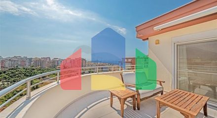 Просторий пентхаус 3 + 2 з терасою в облаштованому житловому комплексі району Тосмур