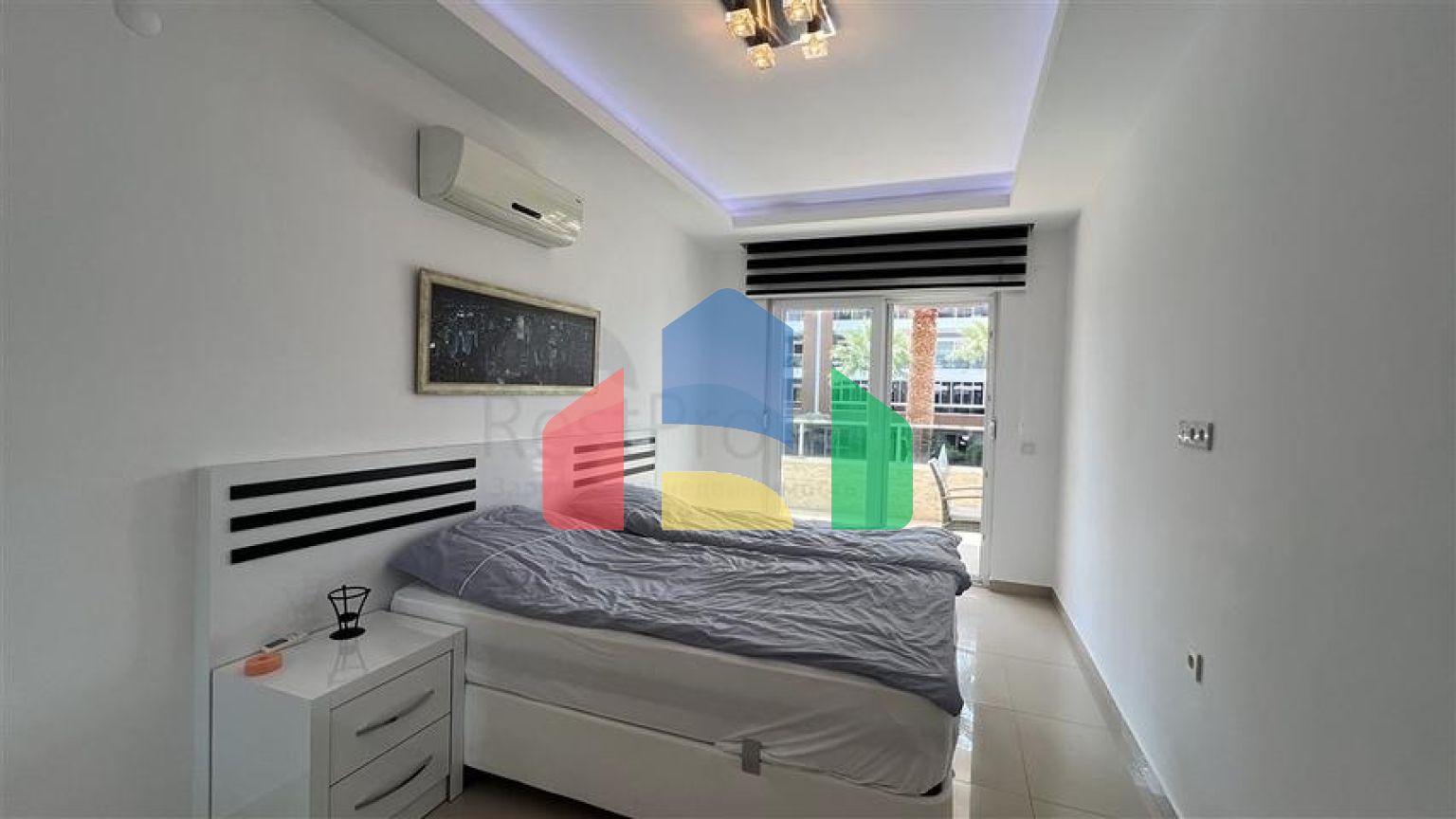 Просторная меблированная квартира с двумя балконами в Тосмуре