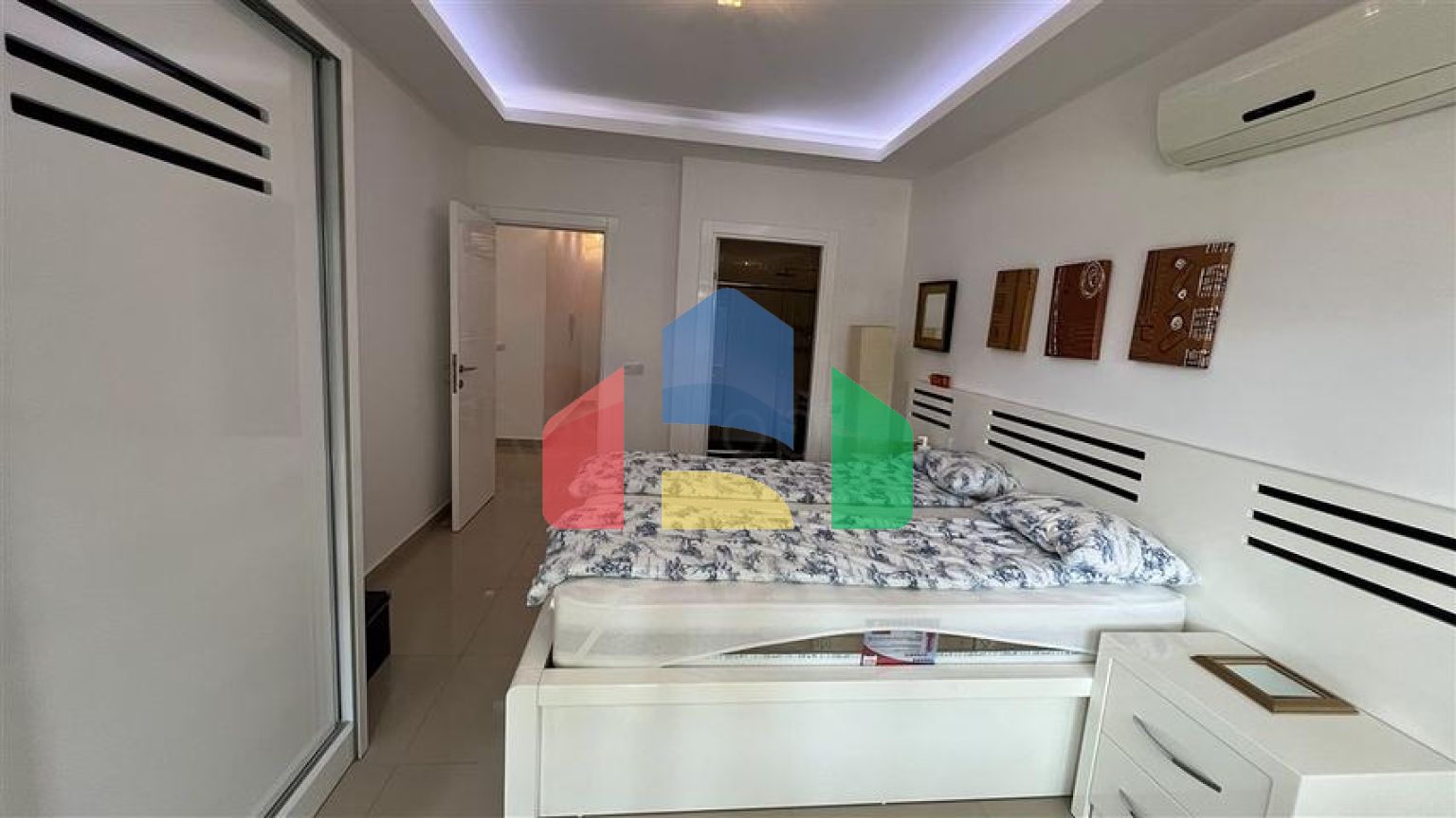 Просторная меблированная квартира с двумя балконами в Тосмуре