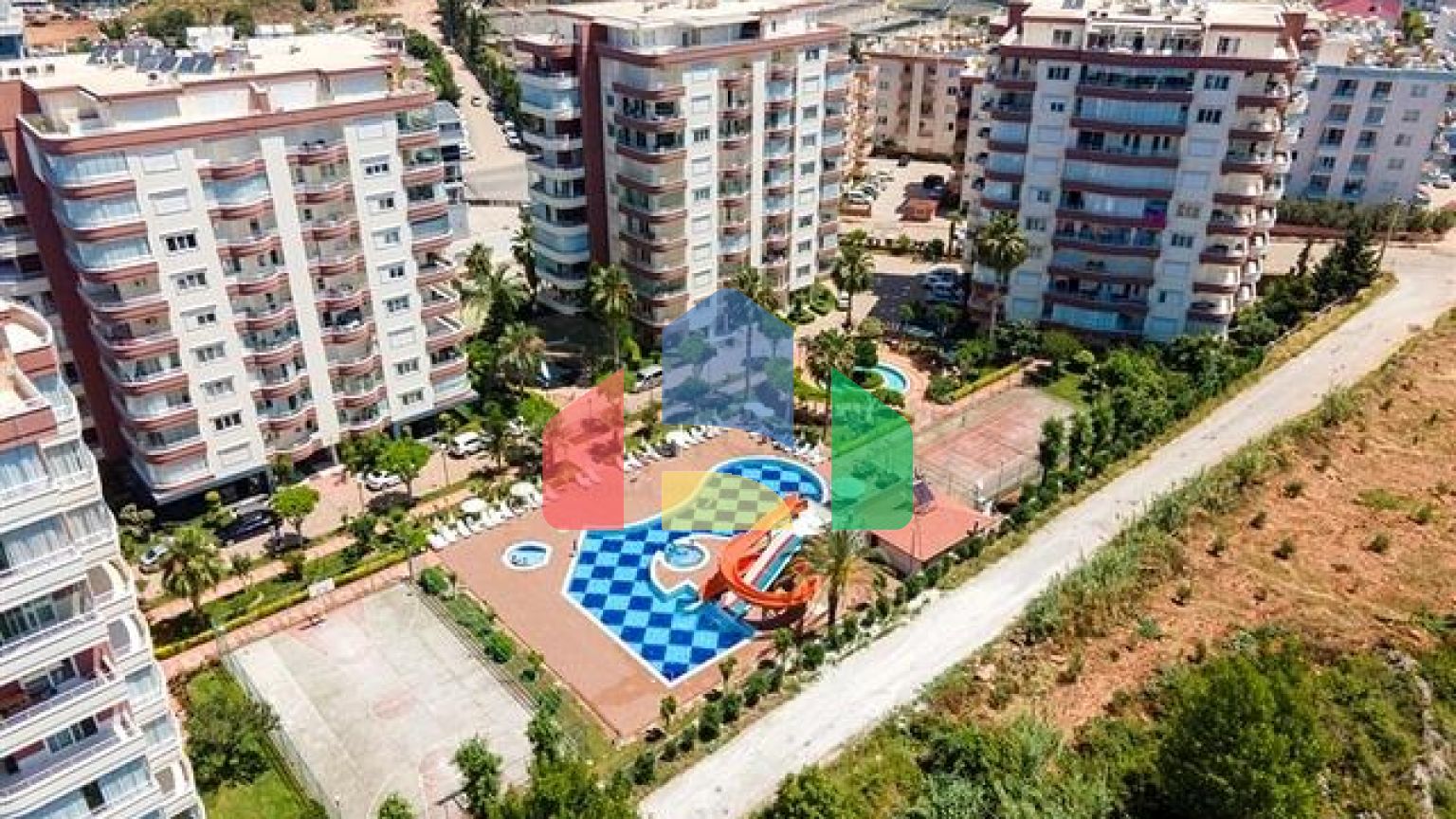 Просторный пентхаус 4+1 с террасой в районе Тосмур