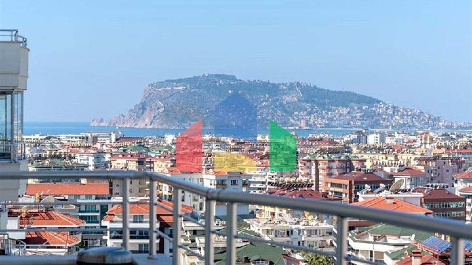 Просторный пентхаус 4+1 с террасой в районе Тосмур