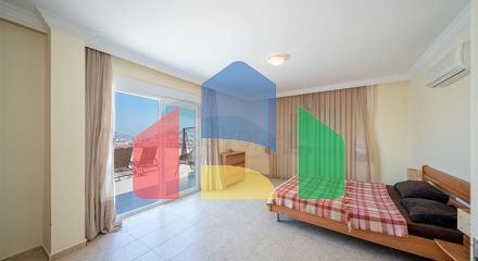 Просторный пентхаус 4+1 с террасой в районе Тосмур