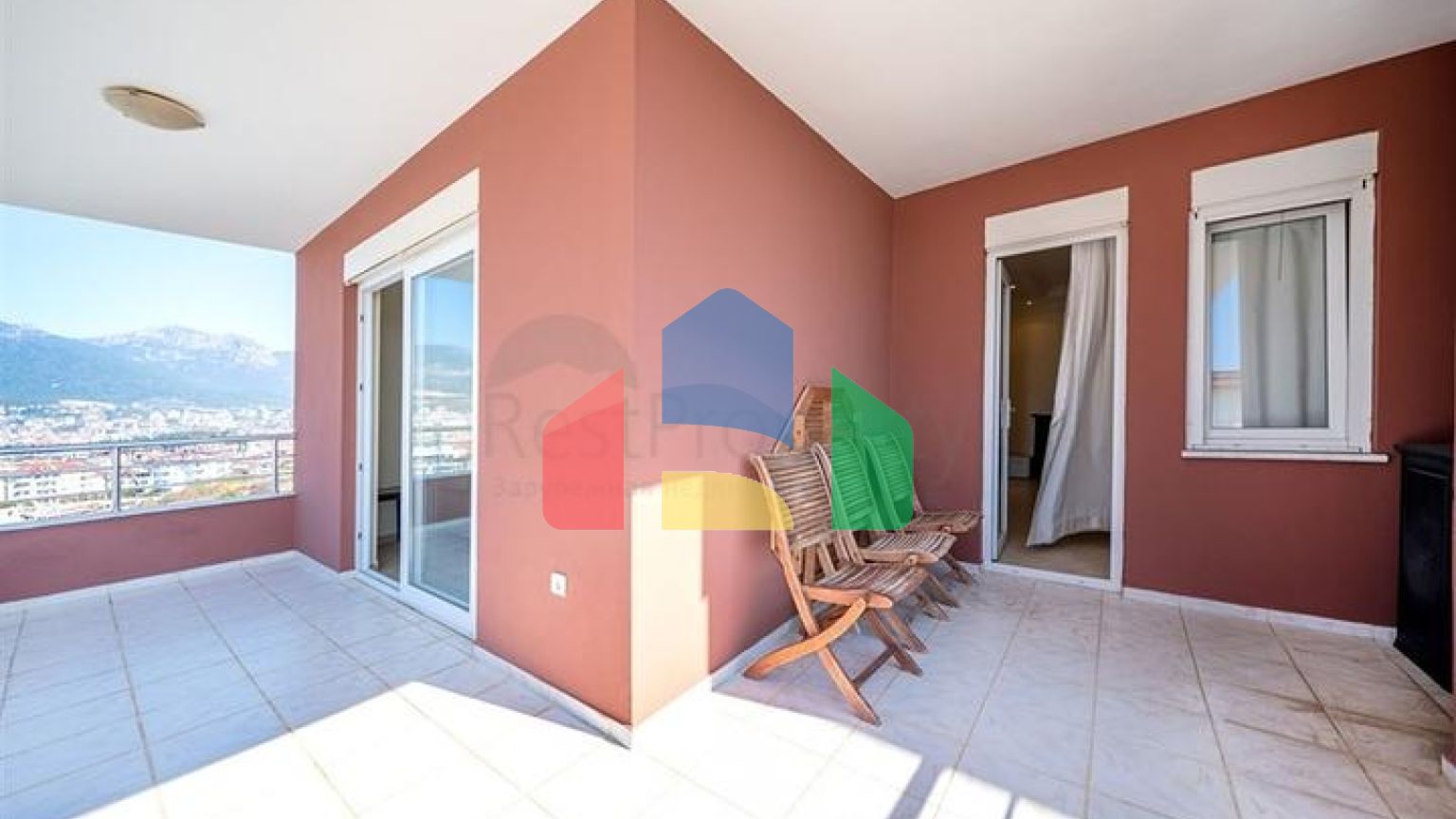 Просторный пентхаус 4+1 с террасой в районе Тосмур