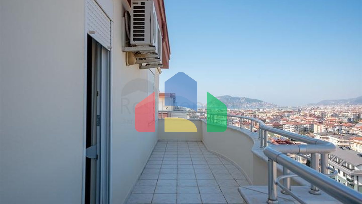 Просторный пентхаус 4+1 с террасой в районе Тосмур