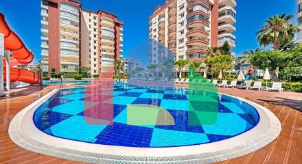 Просторный пентхаус 4+1 с террасой в районе Тосмур