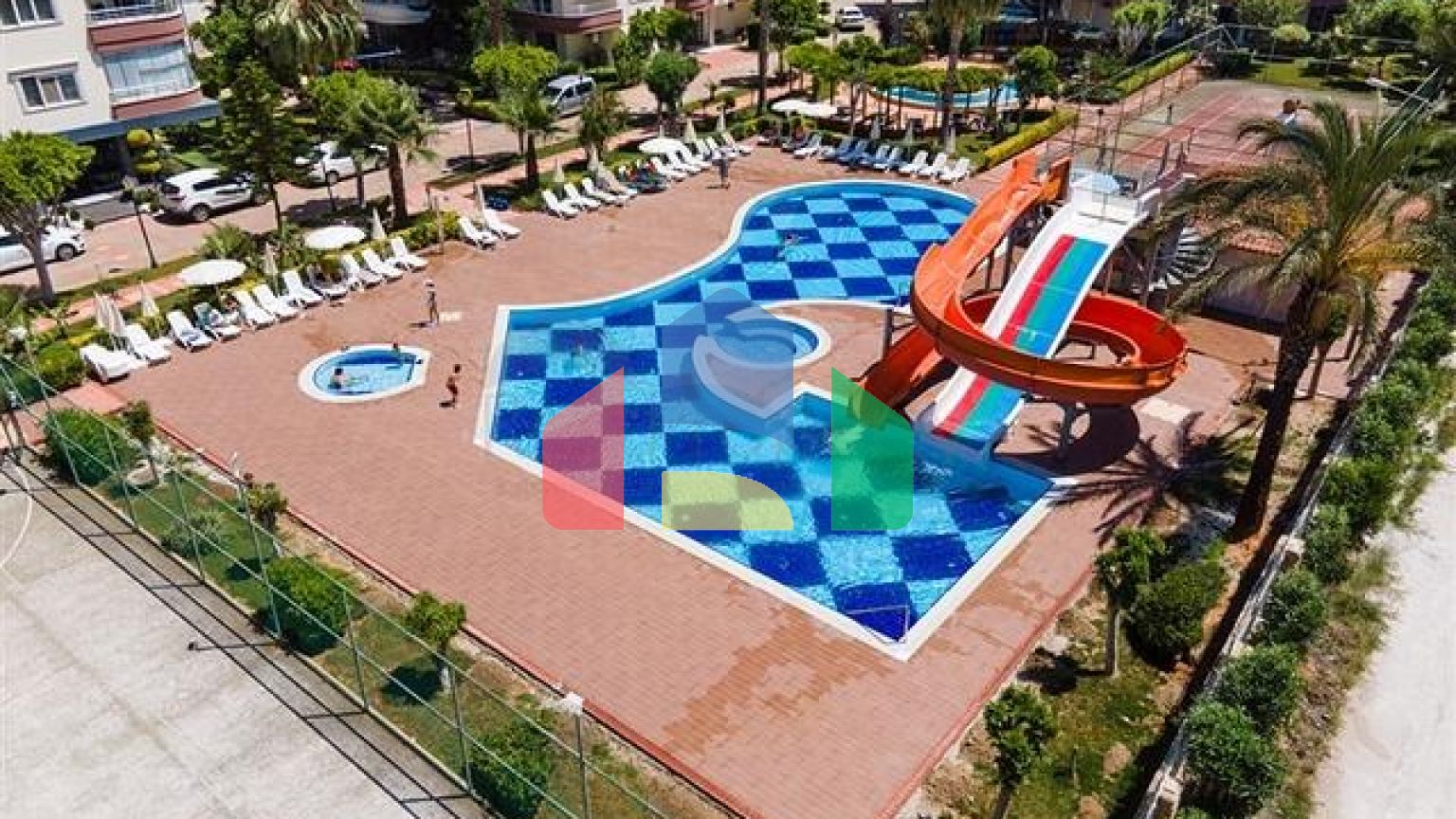 Просторный пентхаус 4+1 с террасой в районе Тосмур