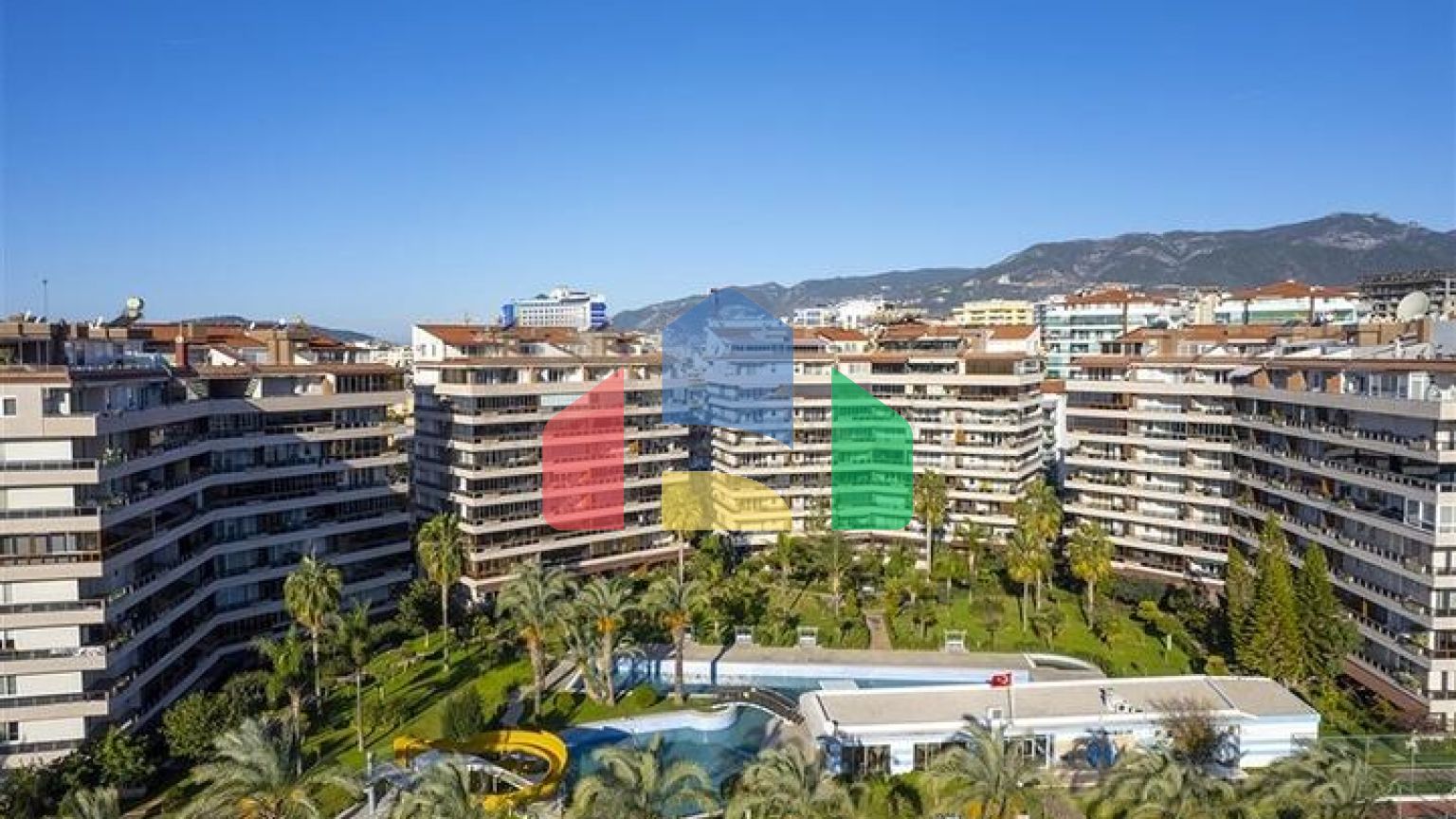 Светлая 2+1 квартира в развитом жилом комплексе в районе Тосмур